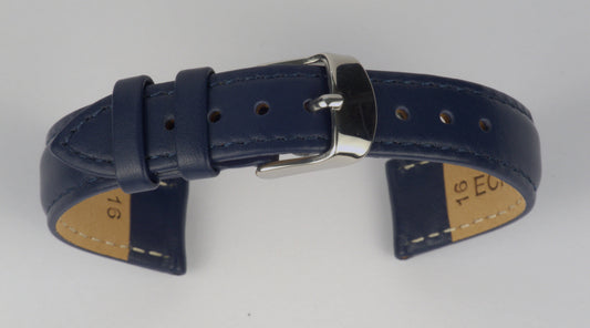 Lederuhrenarmband (Dunkelblau) zu einem Bogen geformt mit weißem Hintergrund. Detaillierte Nahaufnahme.