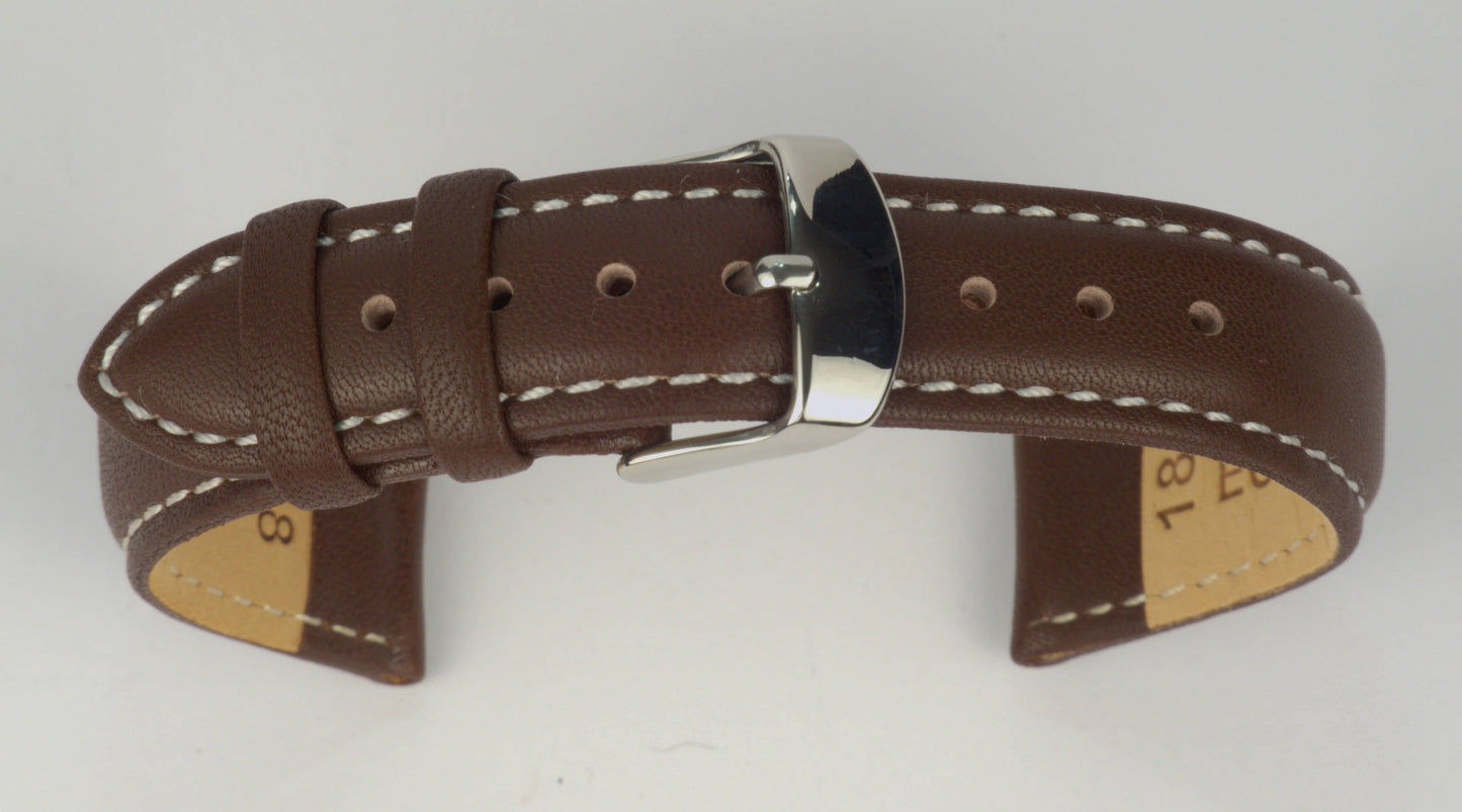 Lederuhrenarmband (Dunkelbraun mit weißer Naht) zu einem Bogen geformt mit weißem Hintergrund. Detaillierte Nahaufnahme.