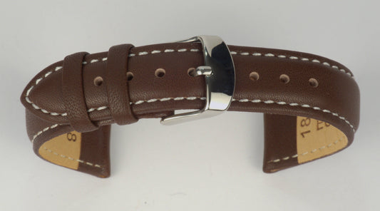 Lederuhrenarmband (Dunkelbraun mit weißer Naht) zu einem Bogen geformt mit weißem Hintergrund. Detaillierte Nahaufnahme.