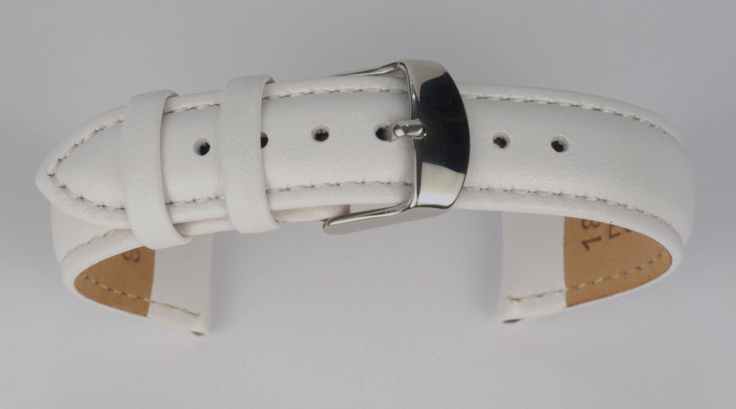 Lederuhrenarmband (Weiß) zu einem Bogen geformt mit weißem Hintergrund. Detaillierte Nahaufnahme.