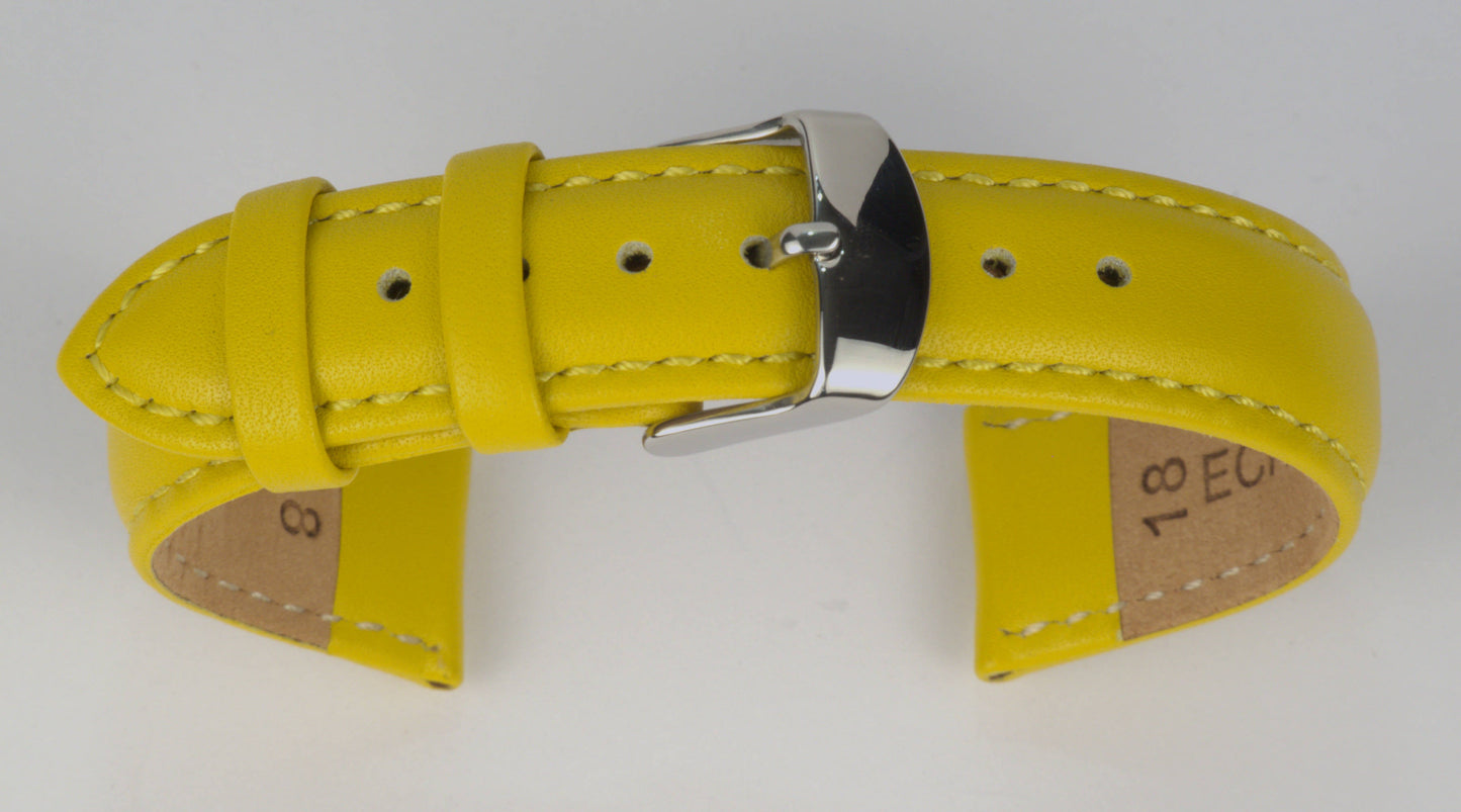 Lederuhrenarmband (Gelb) zu einem Bogen geformt mit weißem Hintergrund. Detaillierte Nahaufnahme.