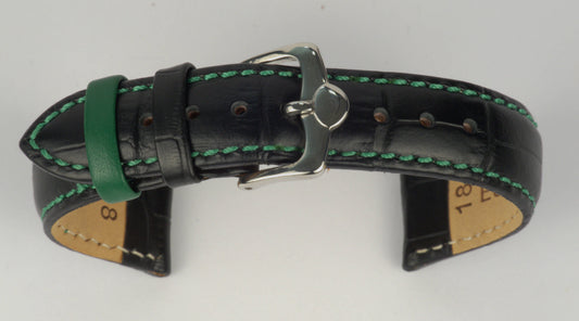 Lederuhrenarmband (Schwarz mit grüner Naht) zu einem Bogen geformt mit weißem Hintergrund. Detaillierte Nahaufnahme.