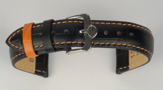Lederuhrenarmband (Schwarz mit oranger Naht) zu einem Bogen geformt mit weißem Hintergrund. Detaillierte Nahaufnahme.