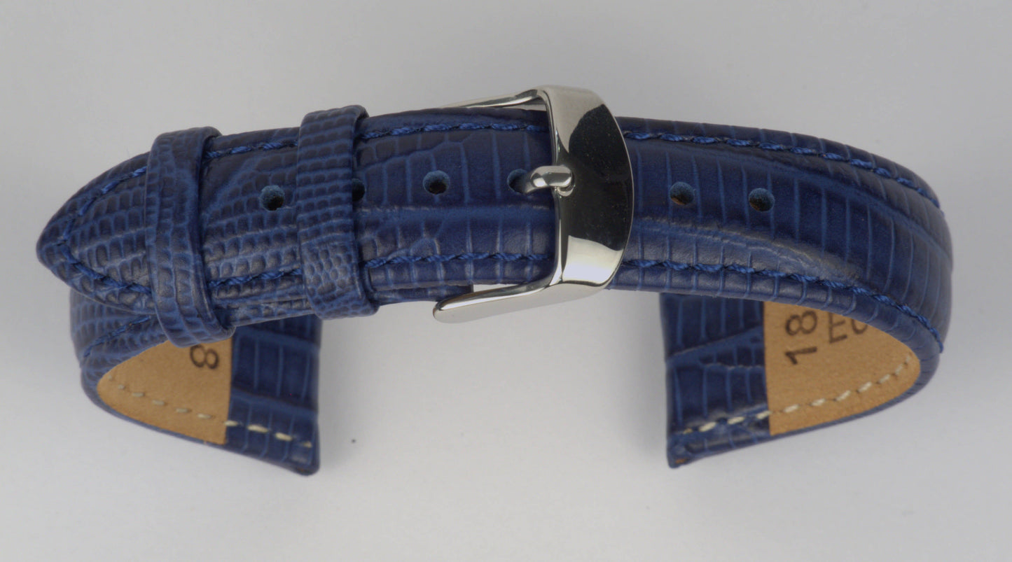 Lederuhrenarmband (Dunkelblau) zu einem Bogen geformt mit weißem Hintergrund. Detaillierte Nahaufnahme.