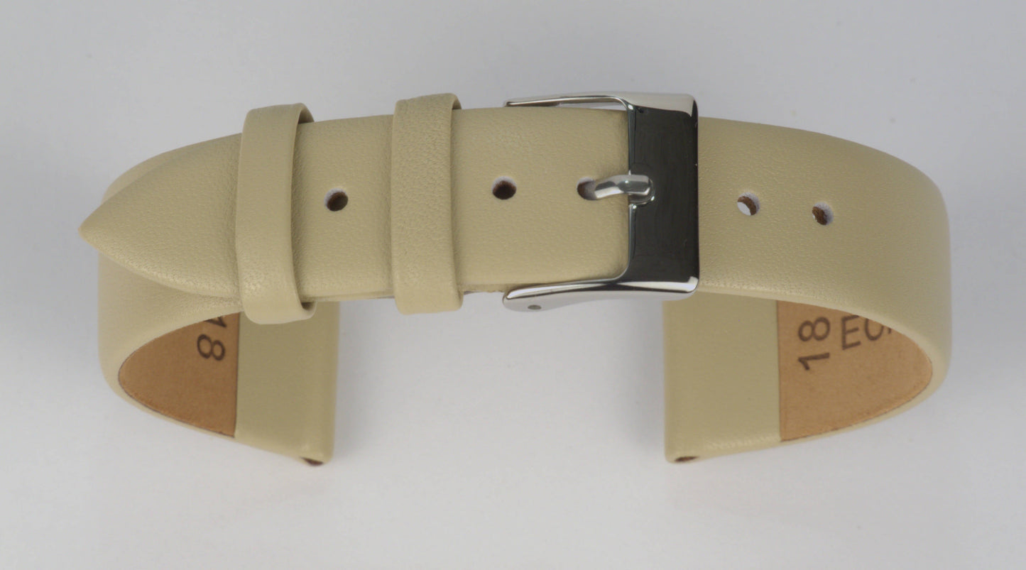Lederuhrenarmband (Beige) zu einem Bogen geformt mit weißem Hintergrund. Detaillierte Nahaufnahme.