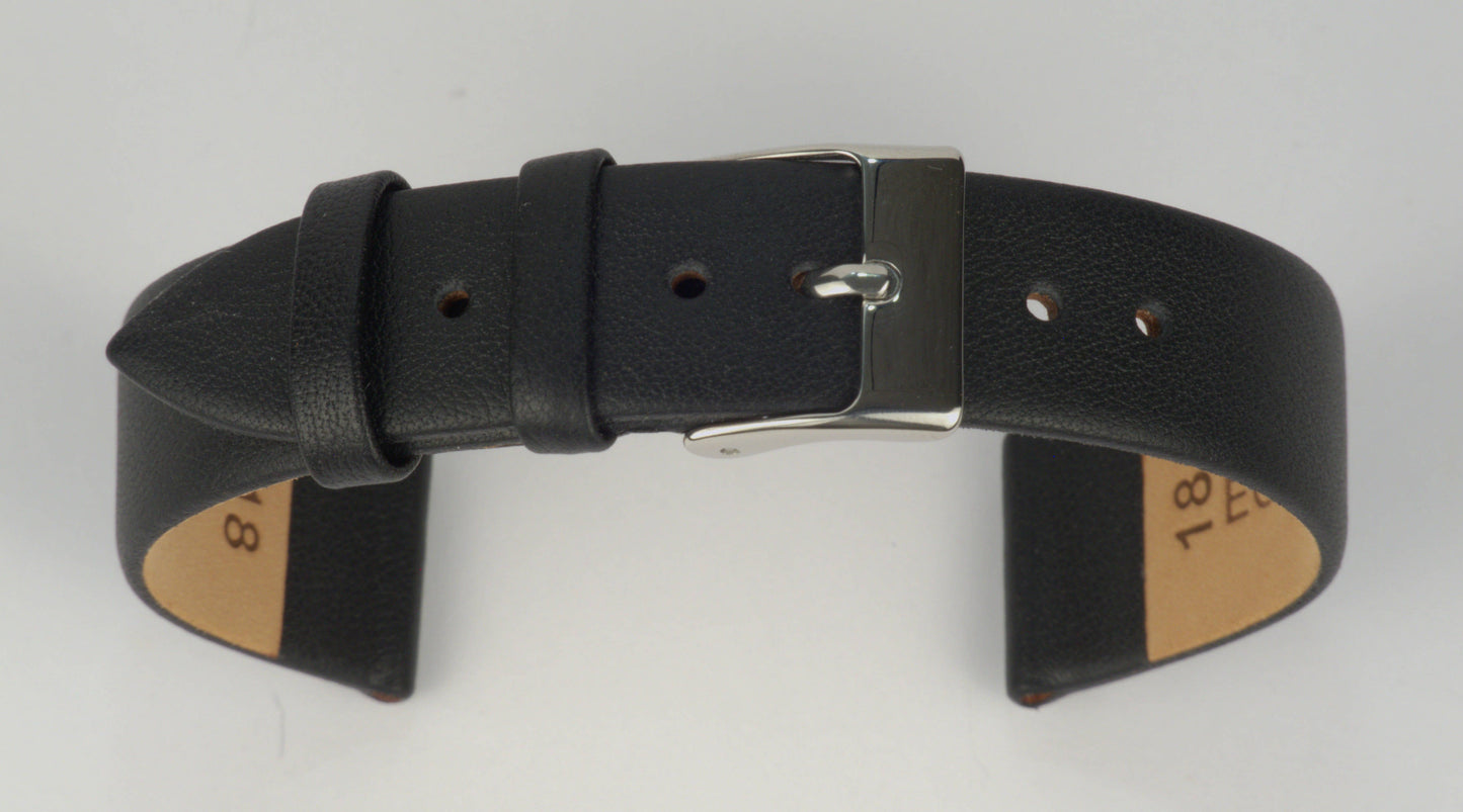 Lederuhrenarmband (Schwarz) zu einem Bogen geformt mit weißem Hintergrund. Detaillierte Nahaufnahme.