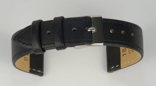 Lederuhrenarmband (Schwarz) zu einem Bogen geformt mit weißem Hintergrund. Detaillierte Nahaufnahme.