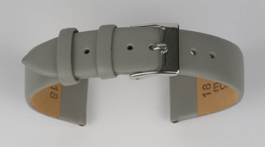 Lederuhrenarmband (Hellgrau) zu einem Bogen geformt mit weißem Hintergrund. Detaillierte Nahaufnahme.