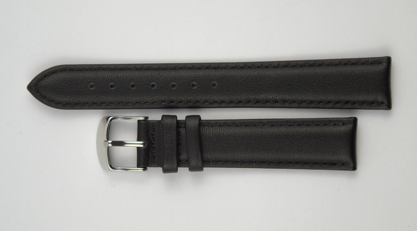 Lederuhrenarmband (Schwarz) flach aufgelegt mit weißem Hintergrund. Detaillierte Nahaufnahme.