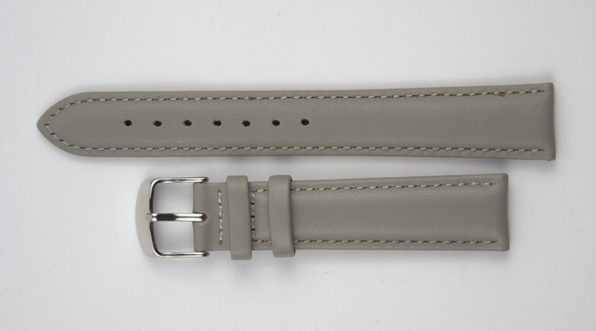 Lederuhrenarmband (Hellgrau) flach aufgelegt mit weißem Hintergrund. Detaillierte Nahaufnahme.