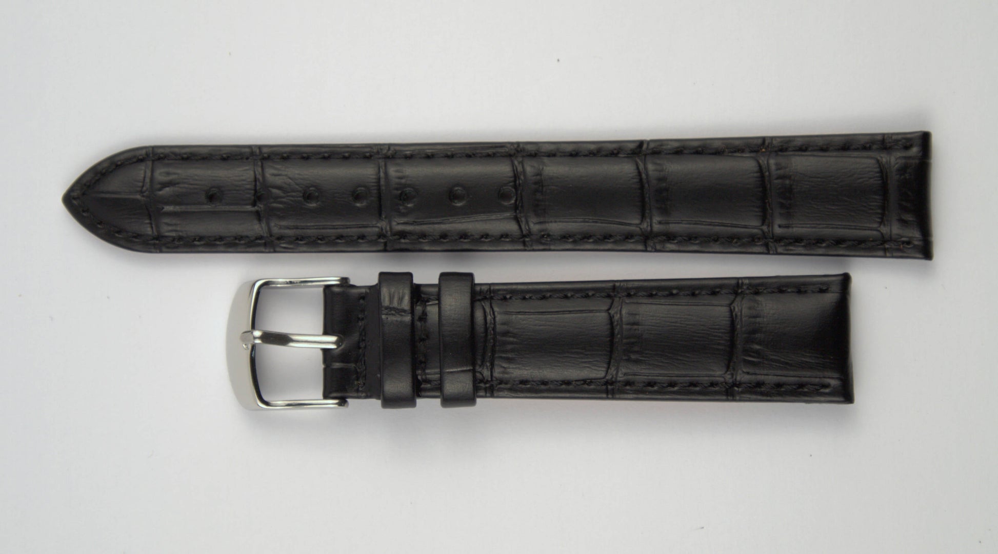 Lederuhrenarmband (Schwarz) flach aufgelegt mit weißem Hintergrund. Detaillierte Nahaufnahme.