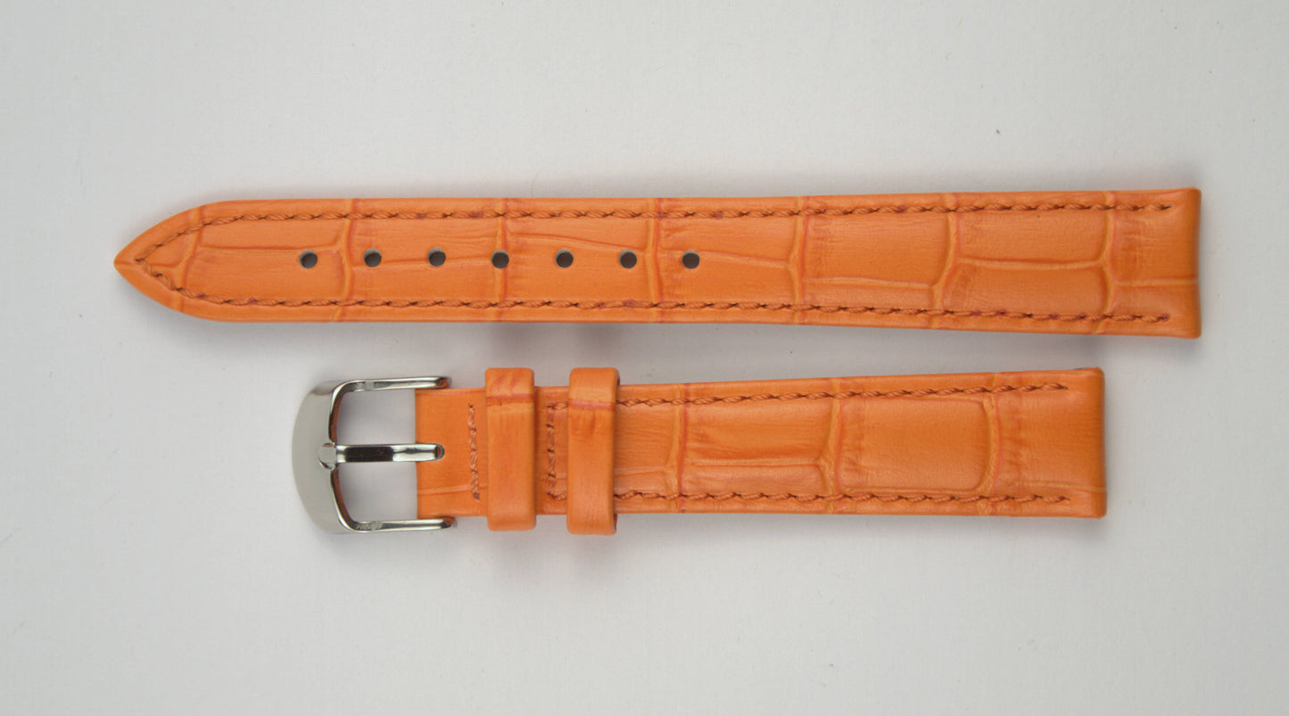 Lederuhrenarmband (Orange) flach aufgelegt mit weißem Hintergrund. Detaillierte Nahaufnahme.