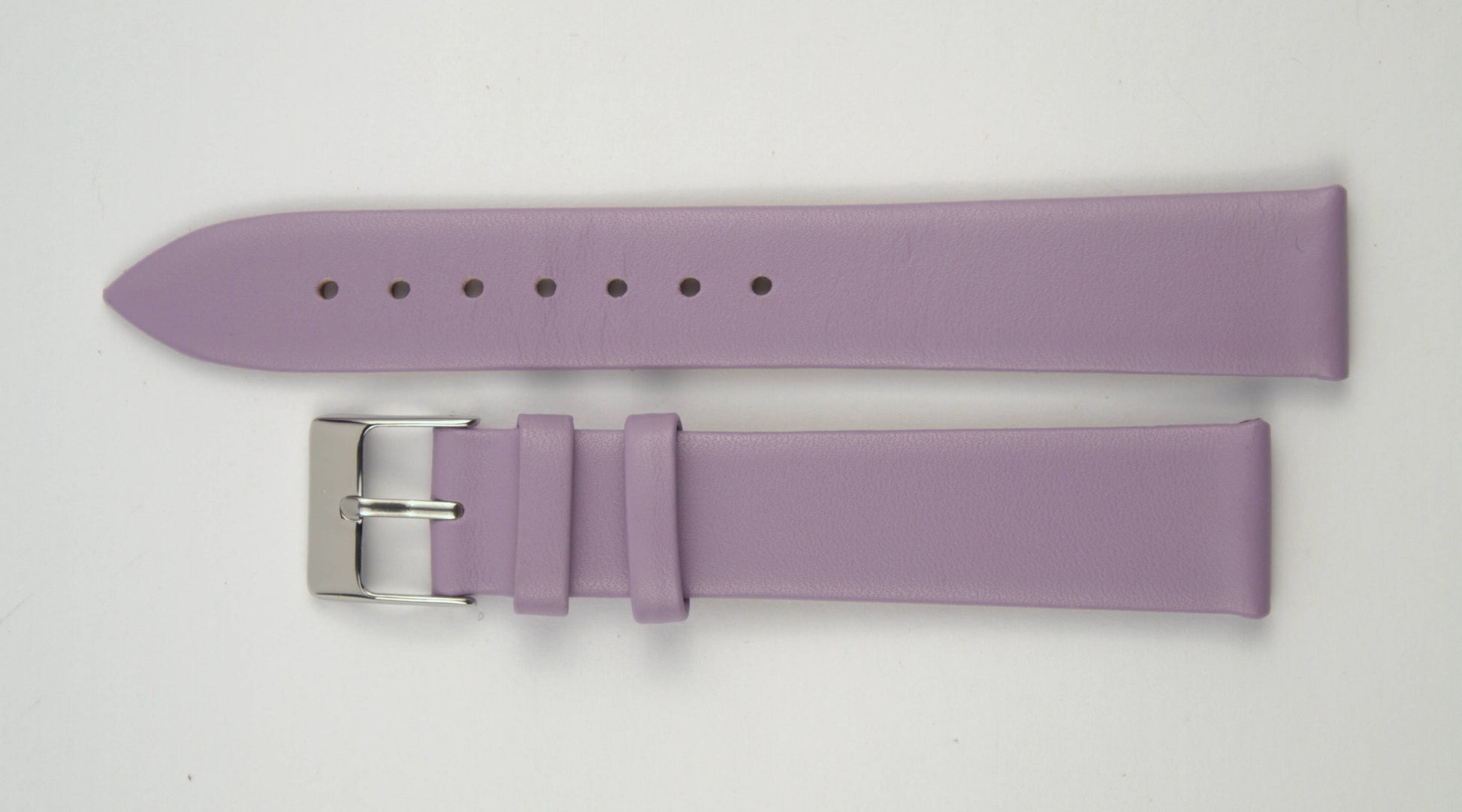 Lederuhrenarmband (Lila) flach aufgelegt mit weißem Hintergrund. Detaillierte Nahaufnahme.