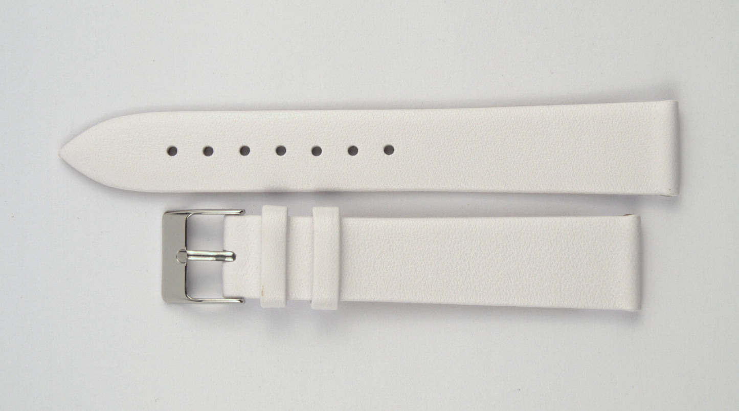 Lederuhrenarmband (Weiß) flach aufgelegt mit weißem Hintergrund. Detaillierte Nahaufnahme.